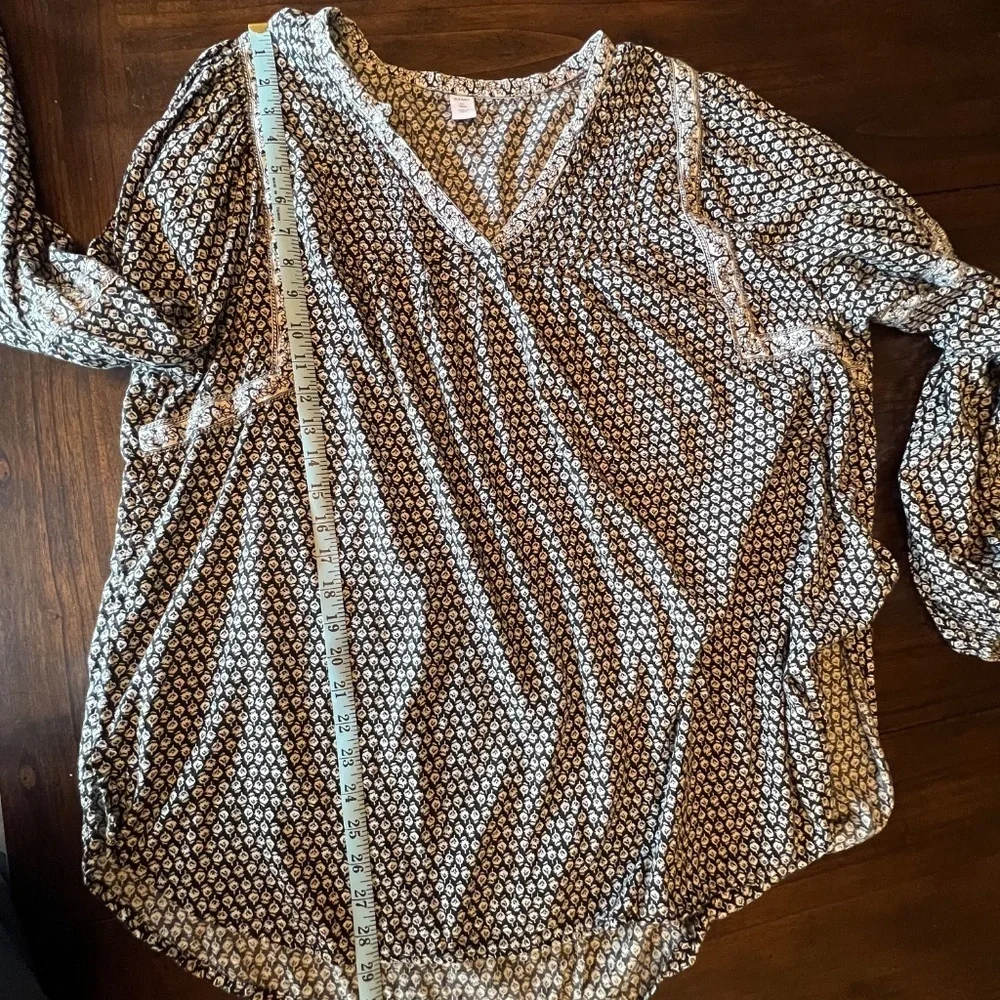 Woman's Old Navy Black & White Cottagecore, Peasant Blouse, V-neck. Size XL Tall